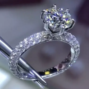Cincin Berlian Klasik Solitaire