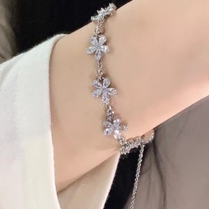 Gelang Tangan Clover Leaf